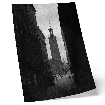 Decoratieve poster Zwart-witte straat met een toren in het monumentale centrum