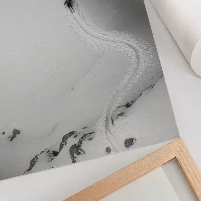 Wandposter met perfecte bewegingsgeometrie, sportdynamiek en een winterlandschap