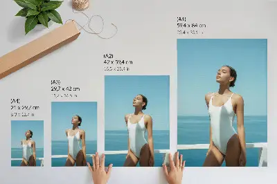 Poster vrouw tegen een achtergrond van de zee in heldere, minimalistische kleuren
