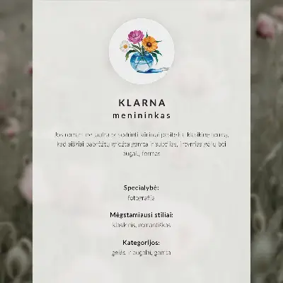 Wandposter met pastelkleurige klaprozen in een romantische sfeer met subtiele bloemen