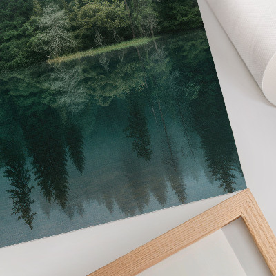 Wandposter Groene bosdiepten, mist die zich weerspiegelt in het water