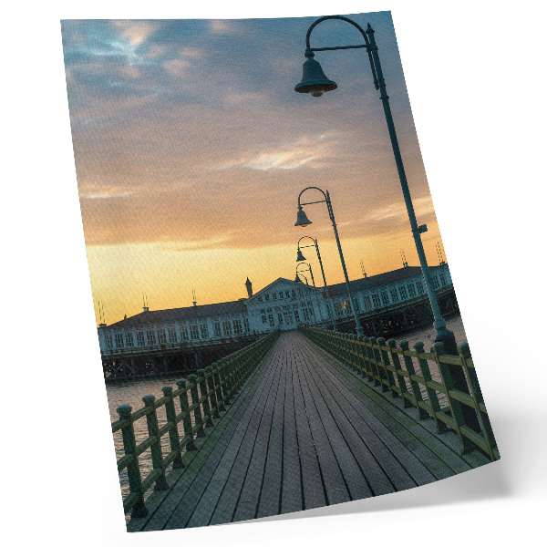 Poster Houten brug, lamp, pittoreske hemel