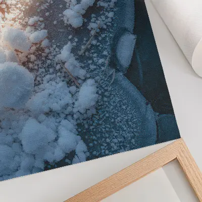 Poster met ijskristallen in witte en blauwe tinten voor een winterse sfeer
