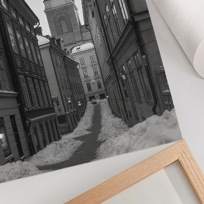Wandposter Een smalle straat met de kathedraal op de achtergrond.