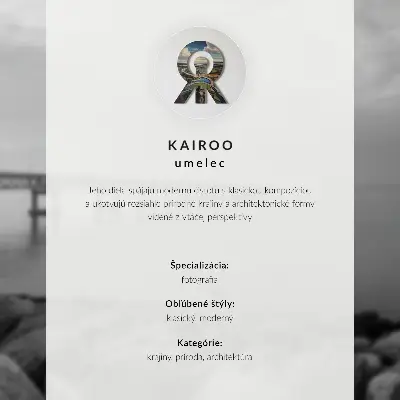 Wandposter vreedzaam landschap met een brug en een rotsachtig strand onder een grijze lucht