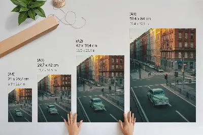 Wandposter huurkazernes met retro auto in zonsondergang