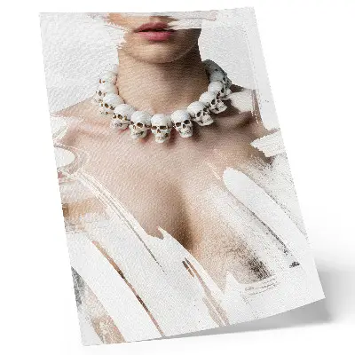 Poster met een artistiek contrast van een schedelketting in moderne stijl
