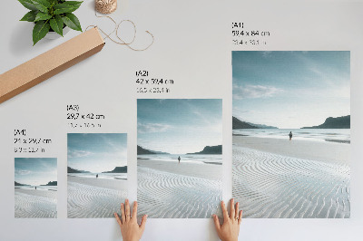 Decoratieve poster Een strand in de ochtend met golven en fijn zand.