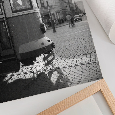 Poster Zwart-witte tram in het stadscentrum
