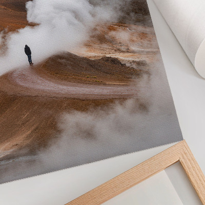 Wandposter Bruine bergen, dampende mist, eenzame zwerver, landschap
