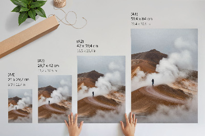 Wandposter Bruine bergen, dampende mist, eenzame zwerver, landschap
