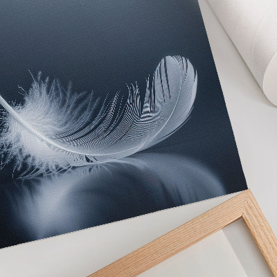 Wandposter Witte veer op een grijze achtergrond, symbool voor vrede en harmonie.