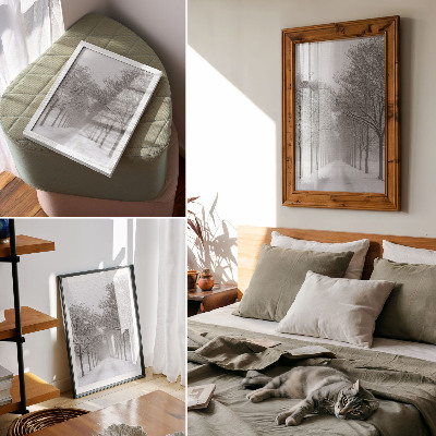 Wandposter Symmetrische laan met winterse bomen, sneeuw en mist.
