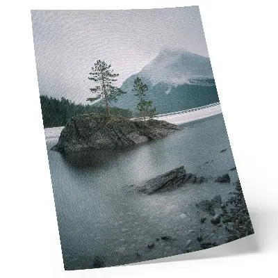 Poster met een verstild en harmonieus natuurlandschap van een meer in de mist bij Bergen