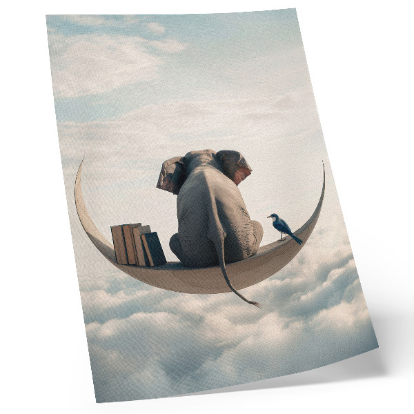 Decoratieve poster Een olifant op een halve maan met boeken in de wolken.