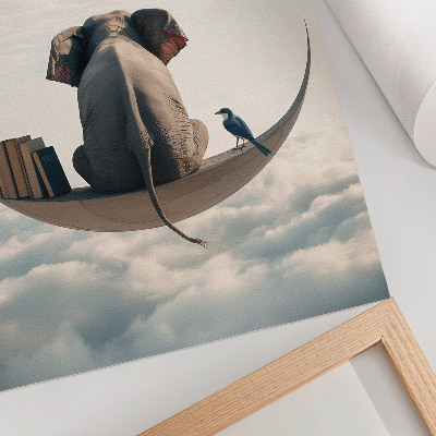 Decoratieve poster Een olifant op een halve maan met boeken in de wolken.
