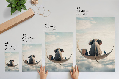 Decoratieve poster Een olifant op een halve maan met boeken in de wolken.