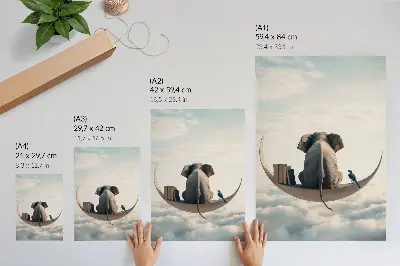 Decoratieve poster olifant op een halve maan met boeken tussen de wolken