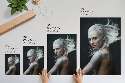 Wandposter Donkere achtergrond, delicate witte haren, scherp in beeld