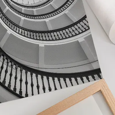 Zwart-witte poster van een wenteltrap modern en elegant design