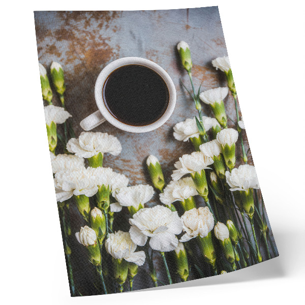 Wandposter Een kopje koffie en witte anjerbloemen
