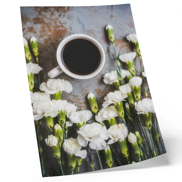 Wandposter met een kopje koffie en witte anjerbloemen