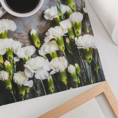 Wandposter Een kopje koffie en witte anjerbloemen