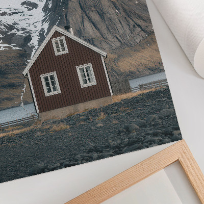 Poster Berglandschap, houten huis, besneeuwde bergtoppen