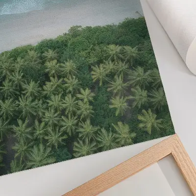Wandposter met een turkooizen strand met golven, palmbomen, harmonie en vrede