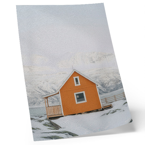 Poster Oranje huis met besneeuwde bergen, minimalistisch kader