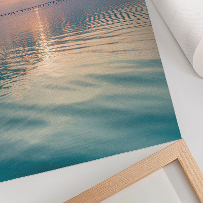 Decoratieve poster Rustig wateroppervlak, warme kleuren van de lucht, brug