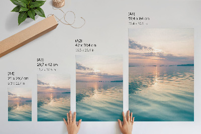 Decoratieve poster Rustig wateroppervlak, warme kleuren van de lucht, brug