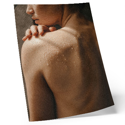 Wandposter Druppels water op de huid, natuurlijke elegantie