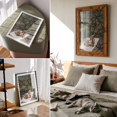Decoratieve poster Ontspannen op een rots, groene bomen, hoed, natuur