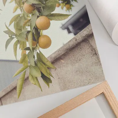 Wandposter boomtak met zon en groene bladeren in oranje tinten