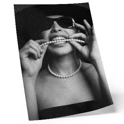 Decoratieve poster zwart-witte glamourparels met een bril