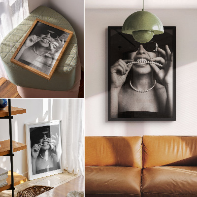 Decoratieve poster Zwart-witte glamour parels contrasteren met een bril