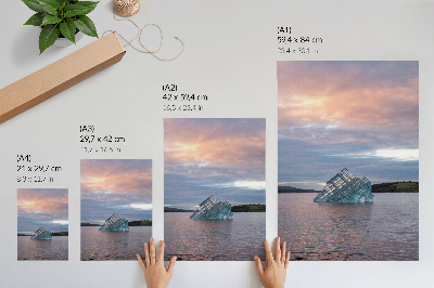Decoratieve poster Glazen constructie in het water onder de hemel