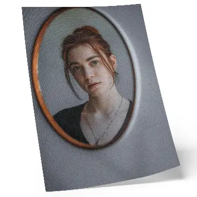 Decoratieve poster vrouw in de spiegel met warme kleuren en een vredige uitstraling
