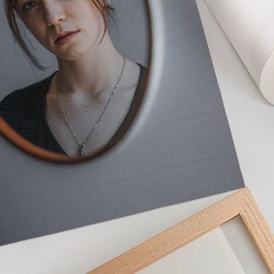 Decoratieve poster Vrouw in de spiegel, warme kleuren, uitdrukking van vrede