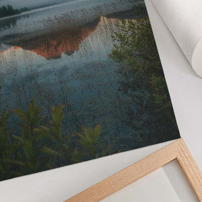 Poster Berglandschap weerspiegeld in de watermist