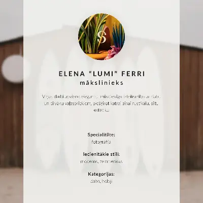 Wandposter surfplanken tegen een houten muur in delicate groentinten
