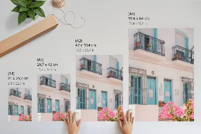 Poster met pastelblauwe kleuren en balkondetails met bloemen