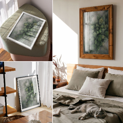 Wandposter Groene bomen gehuld in een ijle witte mist.