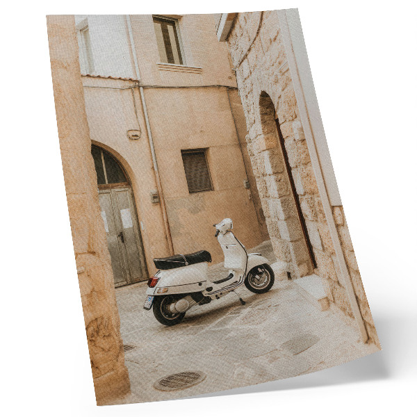 Poster Een charmant straatje met beige muren en een witte scooter.
