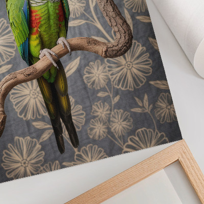 Decoratieve poster Papegaai op een tak met crèmekleurige bloemen en een blauwe achtergrond.