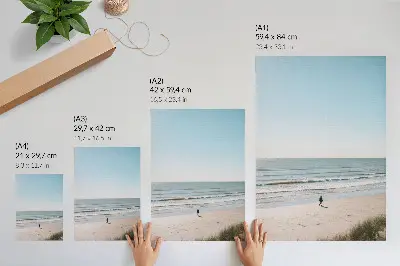 Poster met een strand, kalme zee, blauwe lucht, minimalisme en harmonie