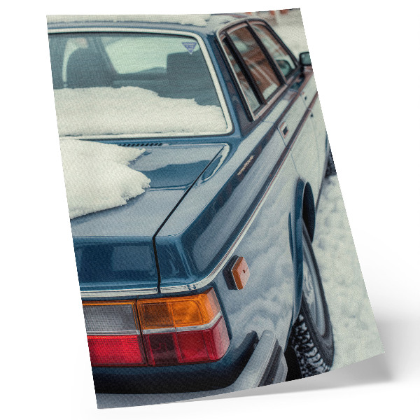 Wandposter Retro auto op een sneeuwblauwe en witte achtergrond