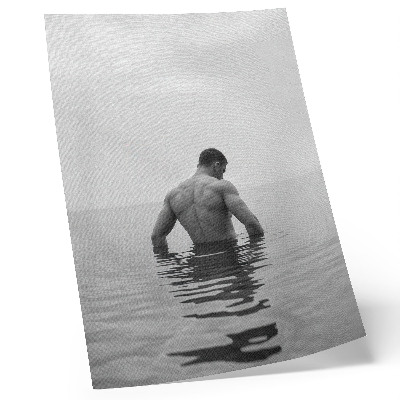 Poster Grijze achtergrond, man ondersteboven in kalm water