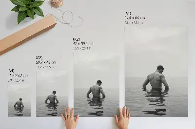 Poster grijze achtergrond met een man ondersteboven in kalm water